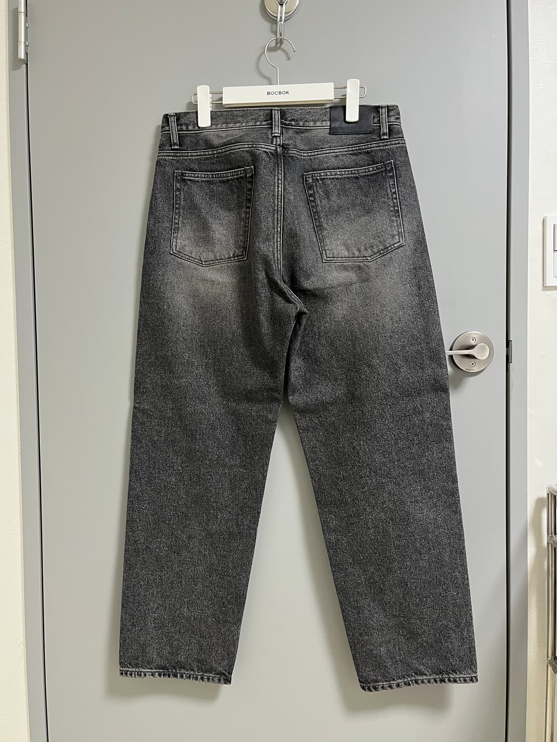 라벨 아카이브 블랙 워싱 데님 팬츠 상품이미지3