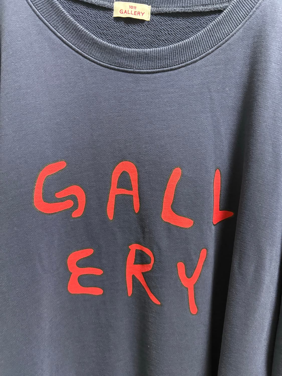 1011 Gallery Logo Sweatshirts - Navy 상품이미지2