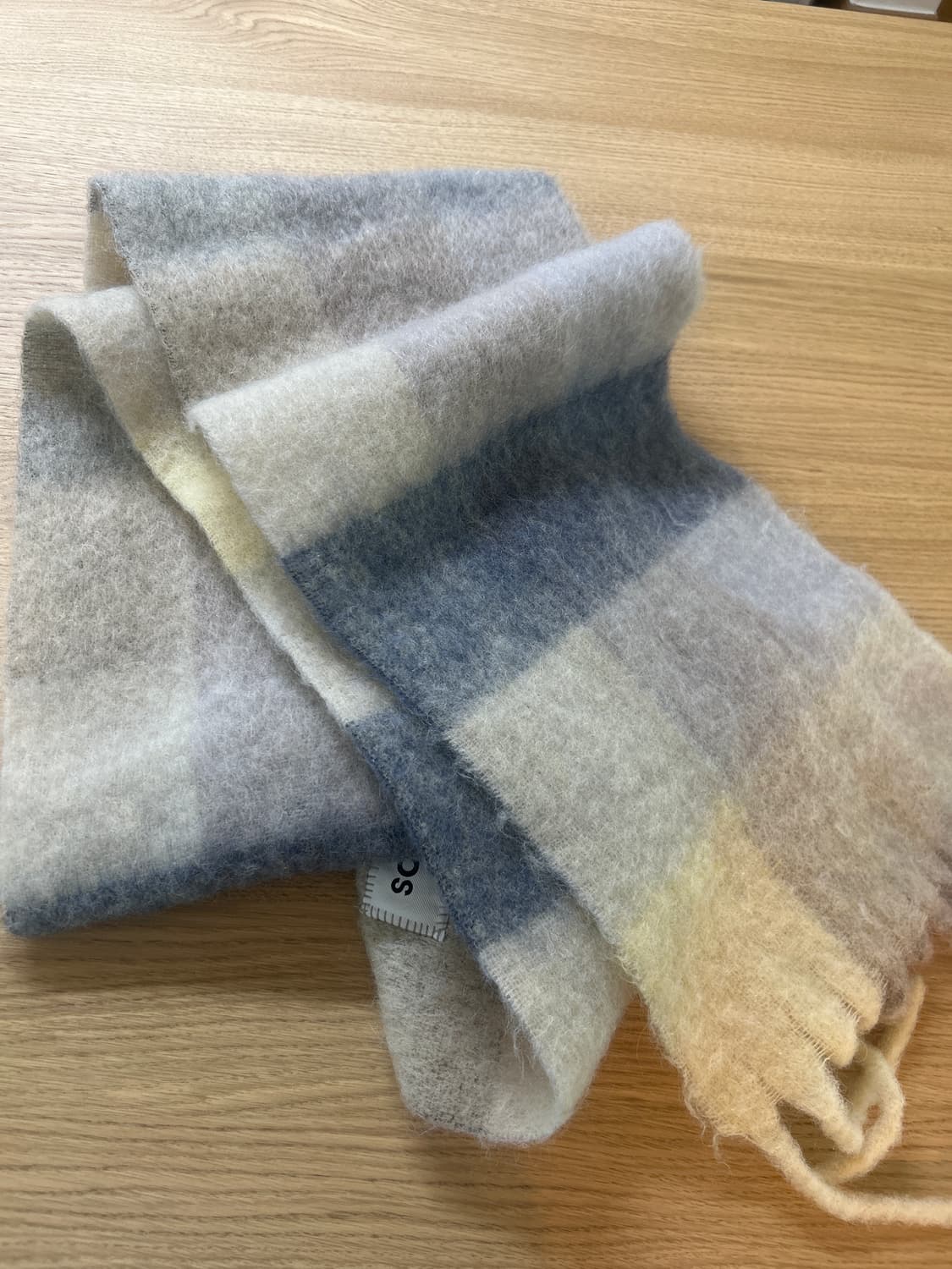 아크네 스튜디오 머플러 상품이미지2