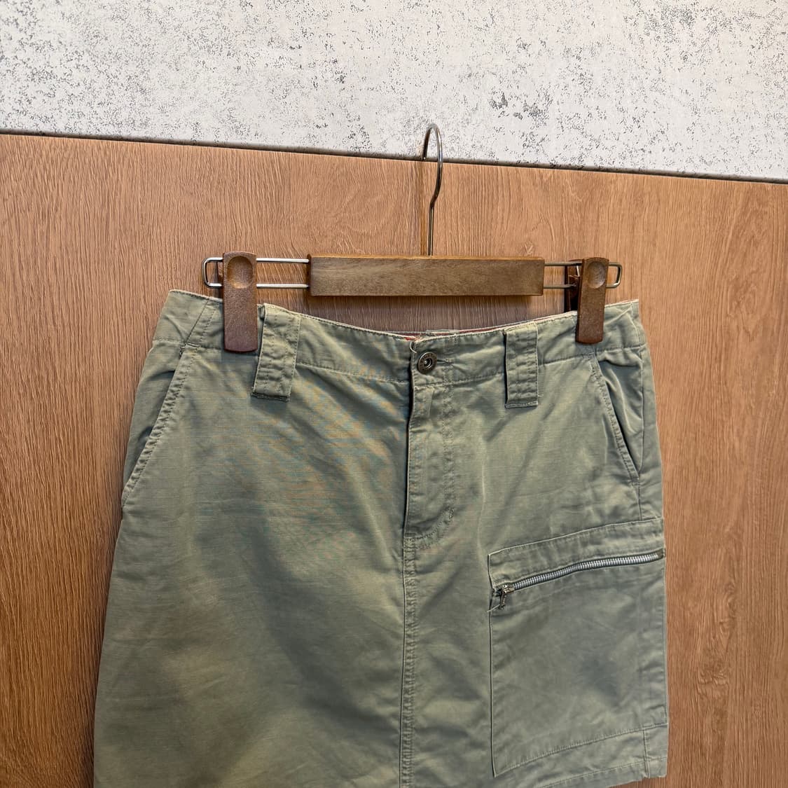 타미힐피거 진스 코튼 미니 스커트 카고 포켓 지퍼 디테일 라이트 그린 상품이미지3