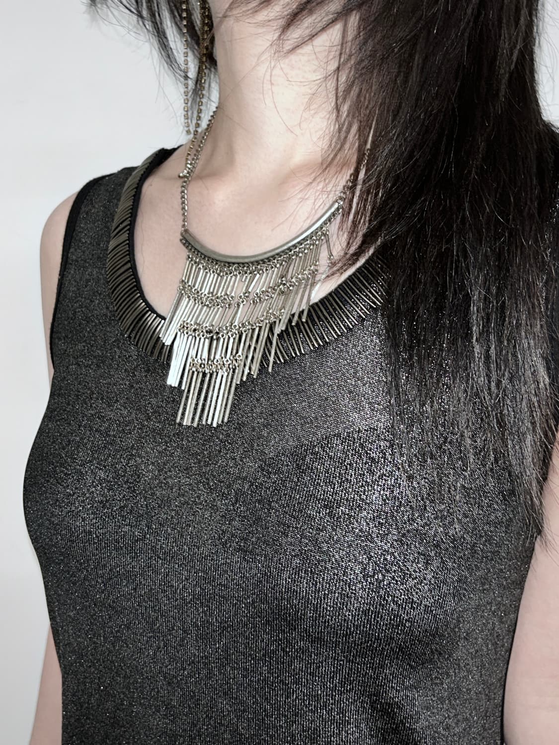 체인 넥 글리터 백 레이스 슬리브리스 상품이미지2