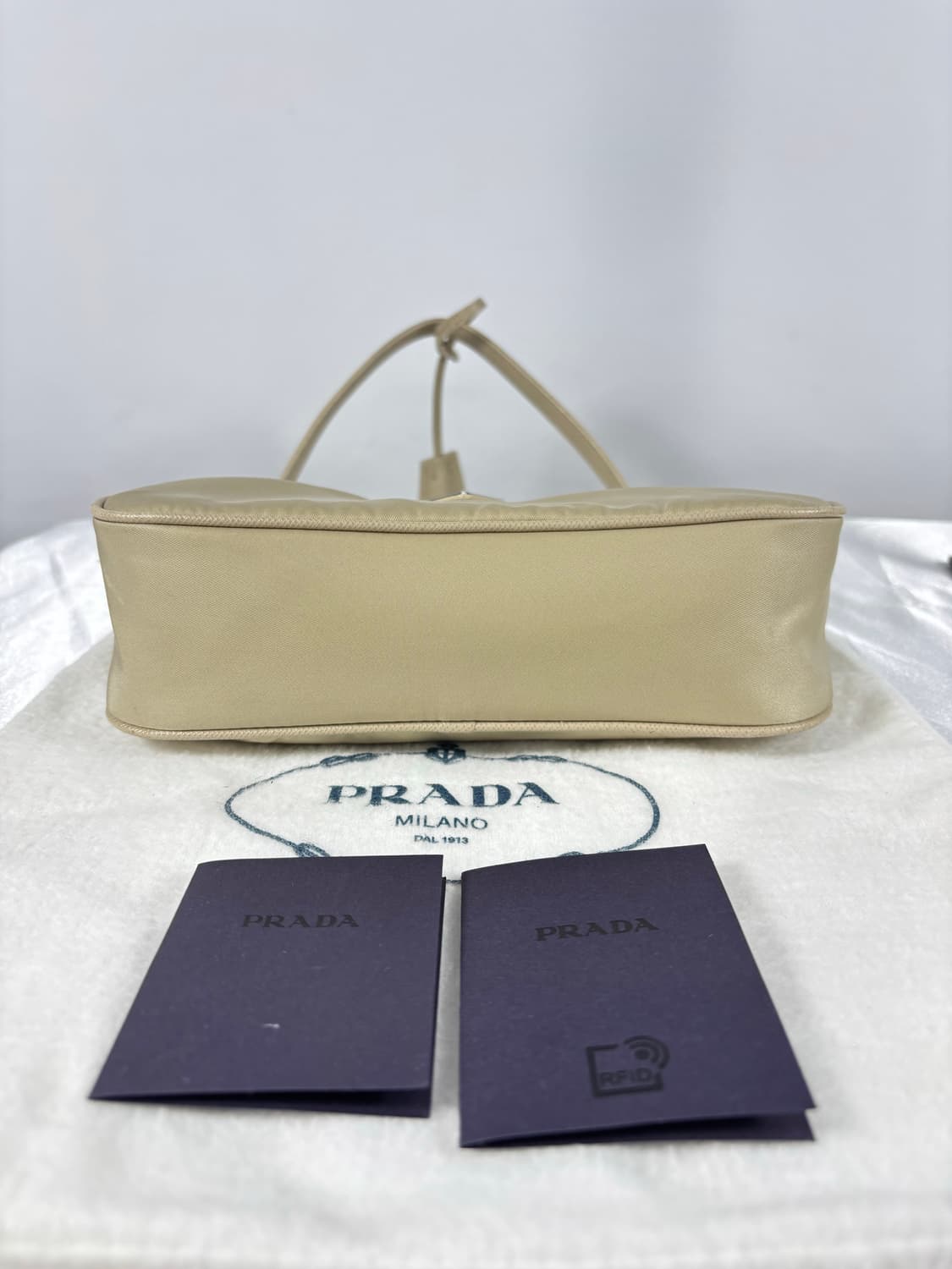 (정품)프라다 리에디션2005 나일론 숄더백 호보백 베이지 상품이미지9