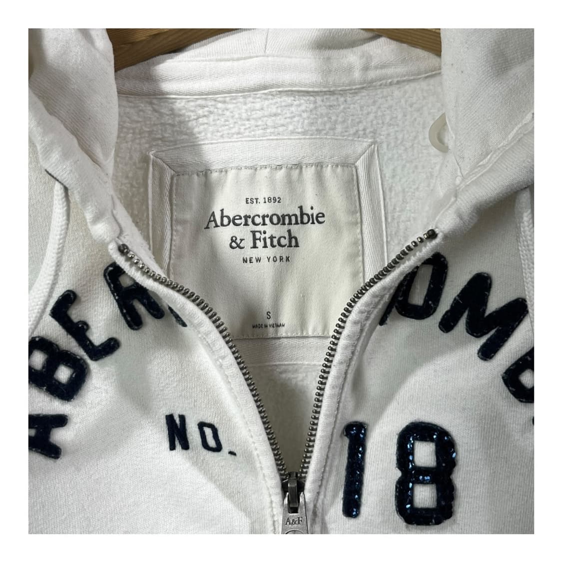 [A&F] 아베크롬비 뉴욕 레터링자수 후드집업 상품이미지5