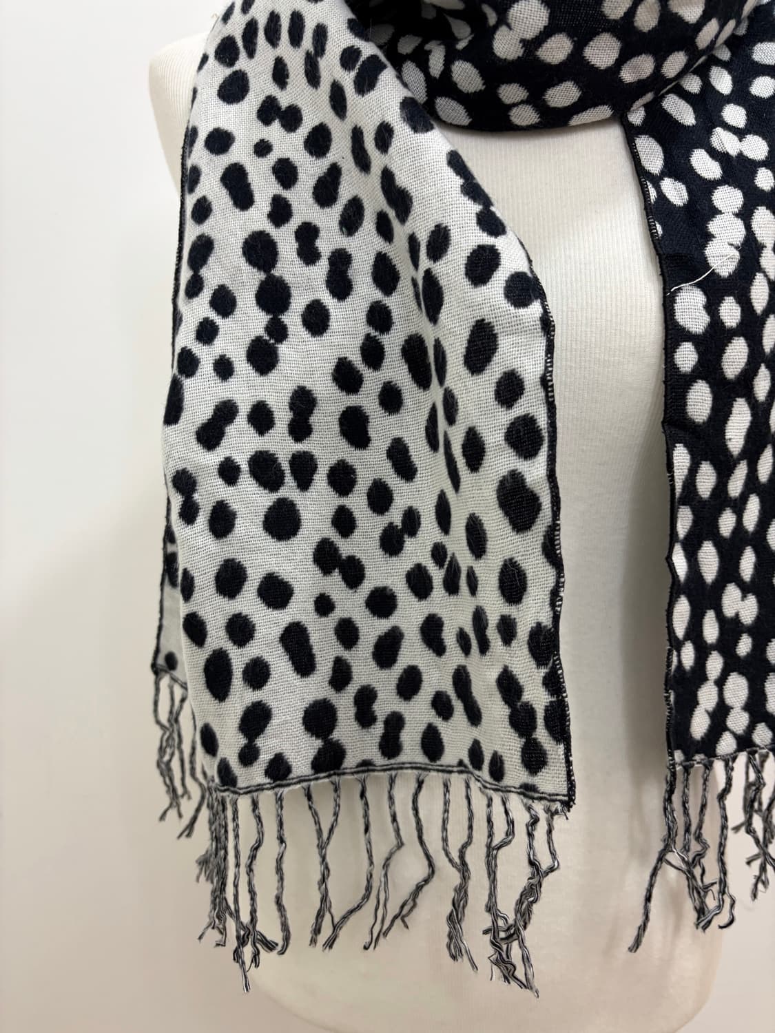 검흰 도트 땡땡이 머플러 목도리 상품이미지6