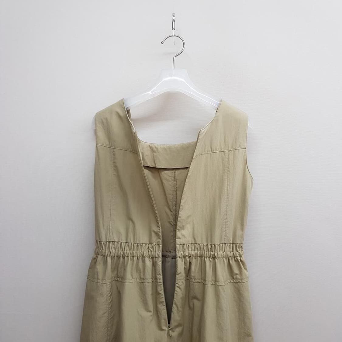 한섬 SJSJ 2023 드로우 스트링셔츠 점퍼 슬리브리스 원피스 세트 상품이미지7