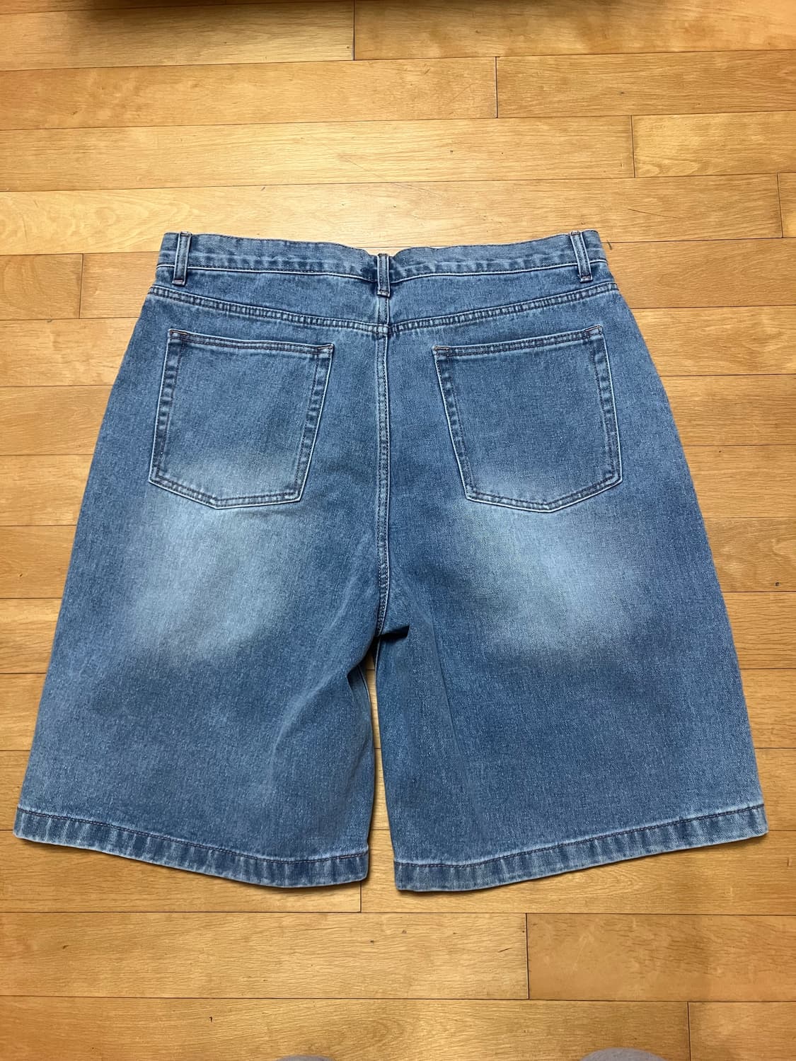 무신사 스탠다드 빅 브러쉬 원 턱 버뮤다 데님 팬츠 [라이트 인디고]  상품이미지5