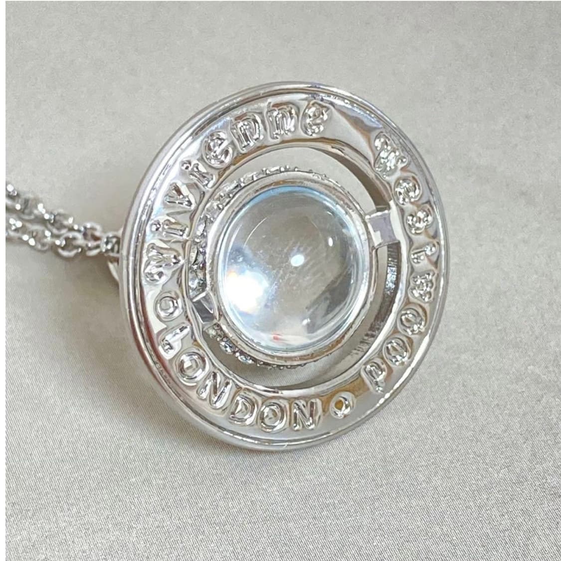 비비안웨스트우드 화이트 크리스탈 3d orb 체인 펜던트 목걸이 상품이미지3