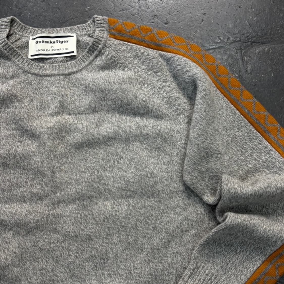100 오니츠카타이거 X 안드레아 폼필리오 니트 상품이미지2