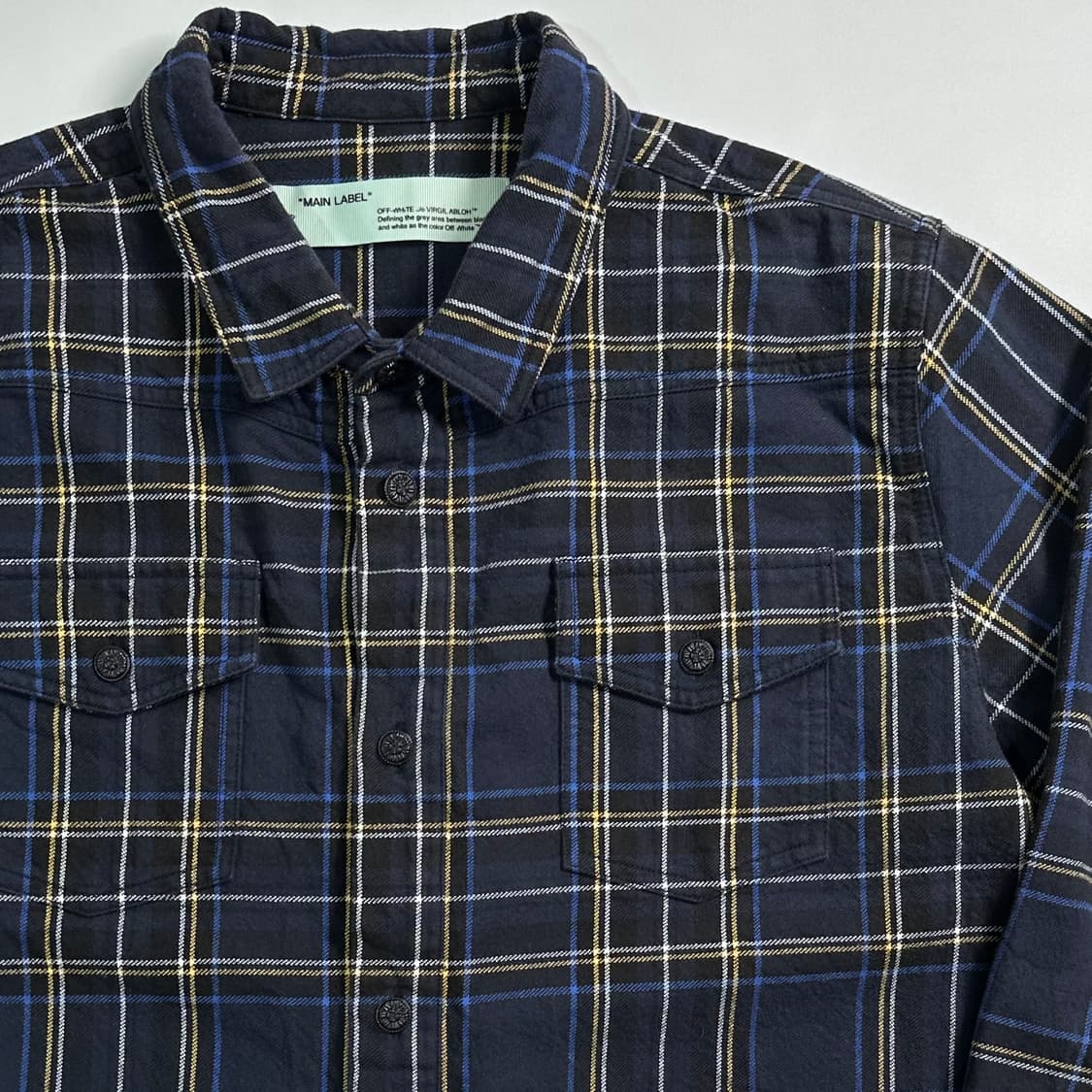 오프화이트 에로우 체크 셔츠   상품이미지4