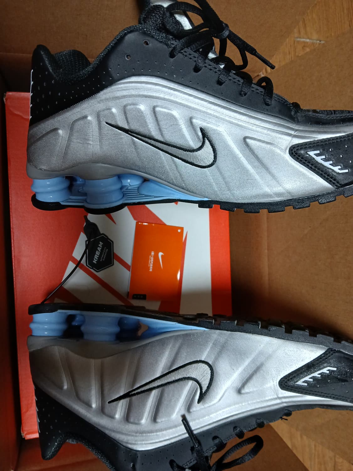 나이키 샥스 R4 메탈릭 실버 블랙 상품이미지2