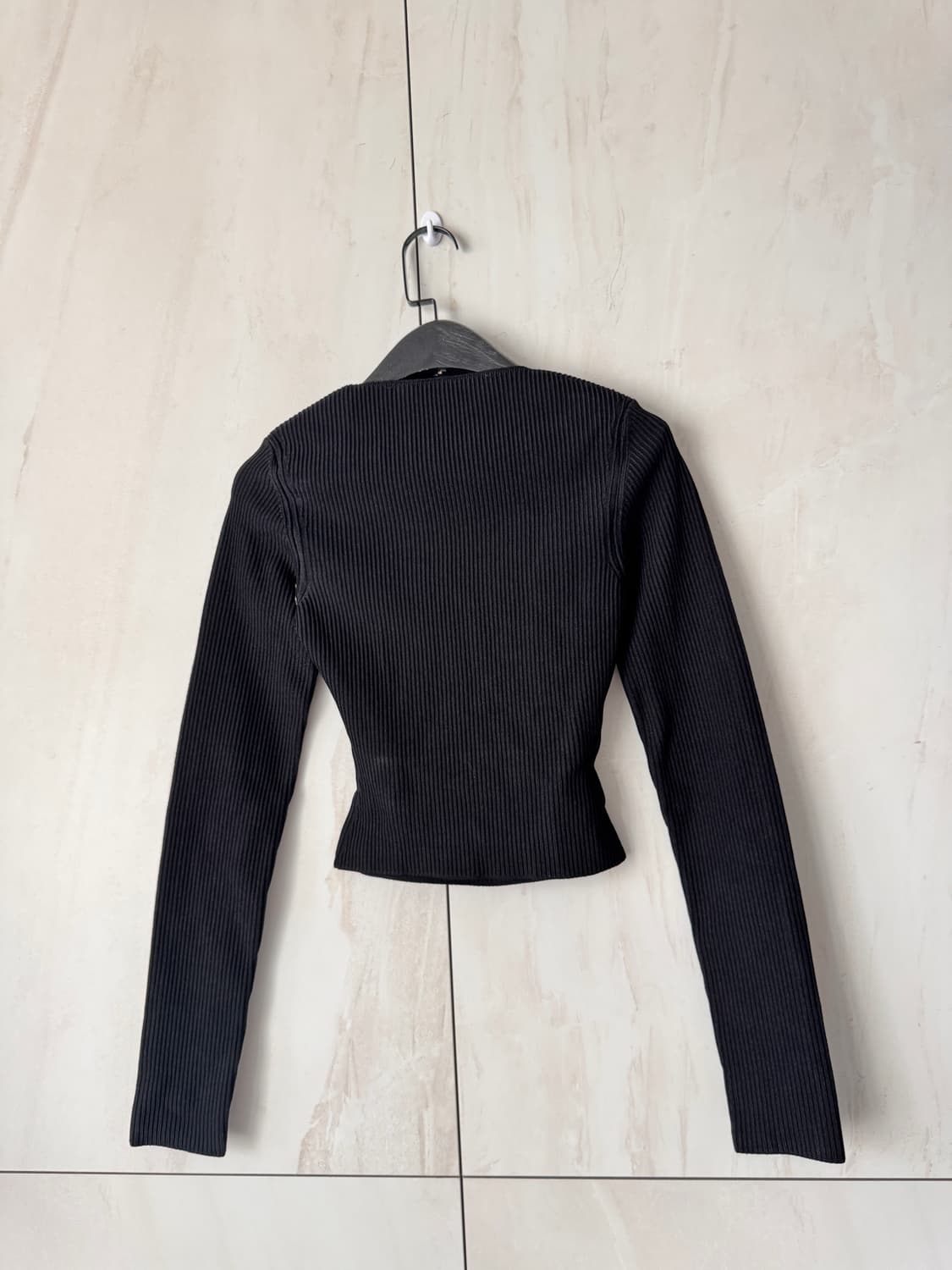 새상품 Gauge81 블랙 컷아웃 니트 탑 XXS(44사이즈,55가능) 상품이미지7