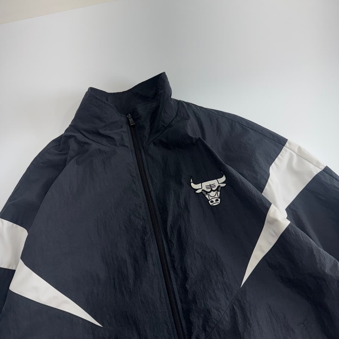 NBA 엔비에이 시카고 차콜 바람막이 상품이미지4