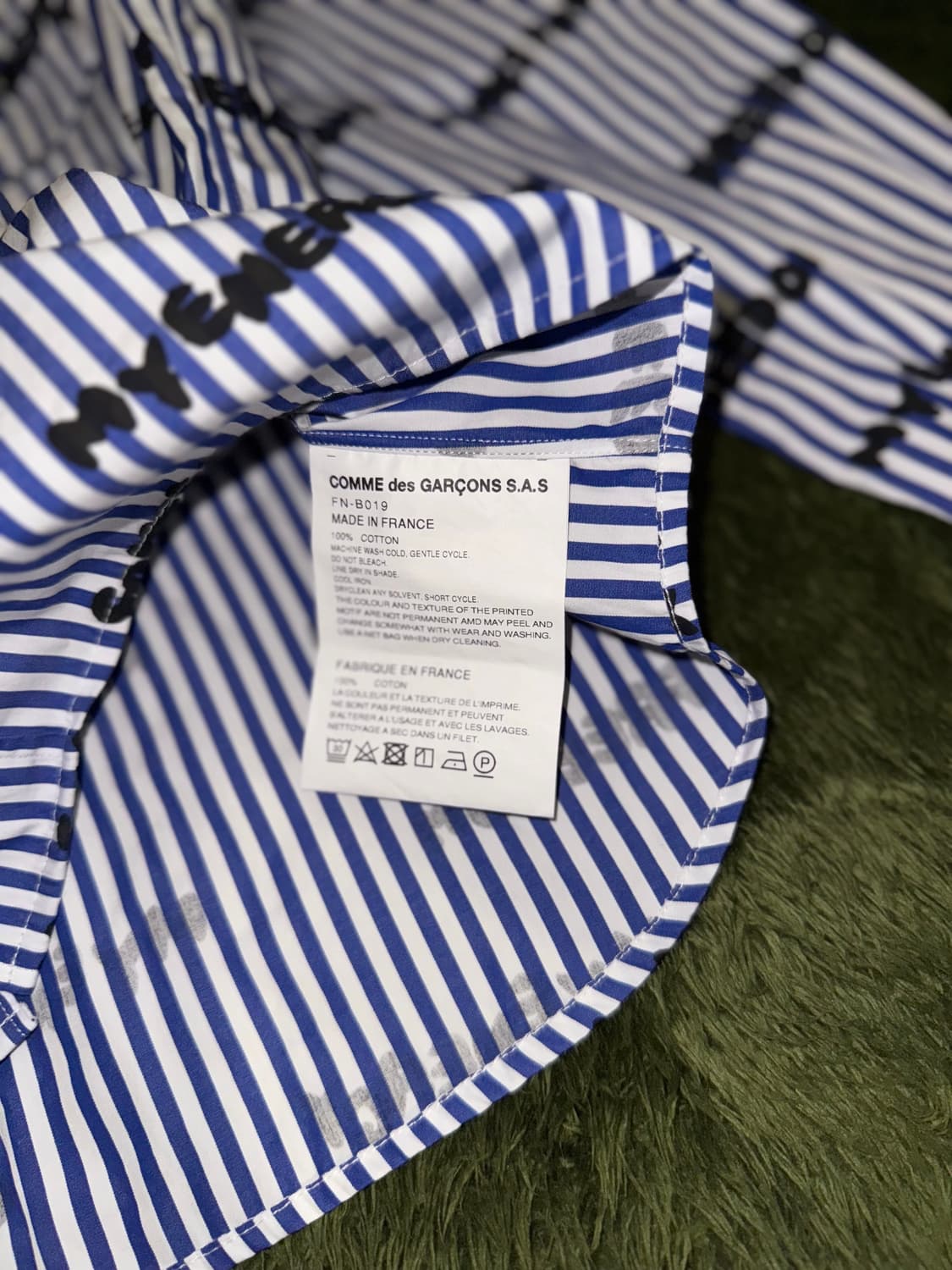 [M] 꼼데가르송 셔츠 24AW MADE IN FRANCE 레터링 셔츠 상품이미지6