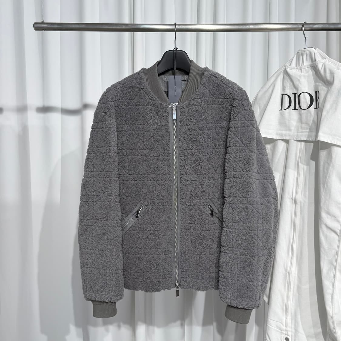 [정품] 디올 까나쥬 시어링 무스탕 봄버 자켓 54사이즈 상품이미지2