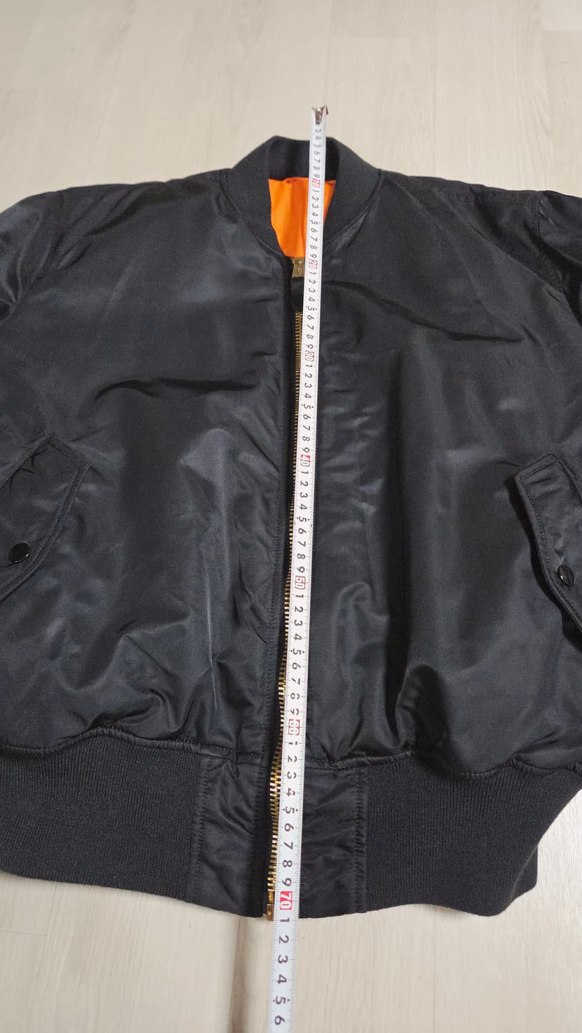 (착샷) 알파인더스트리 ma-1 레귤러핏 블랙  상품이미지8