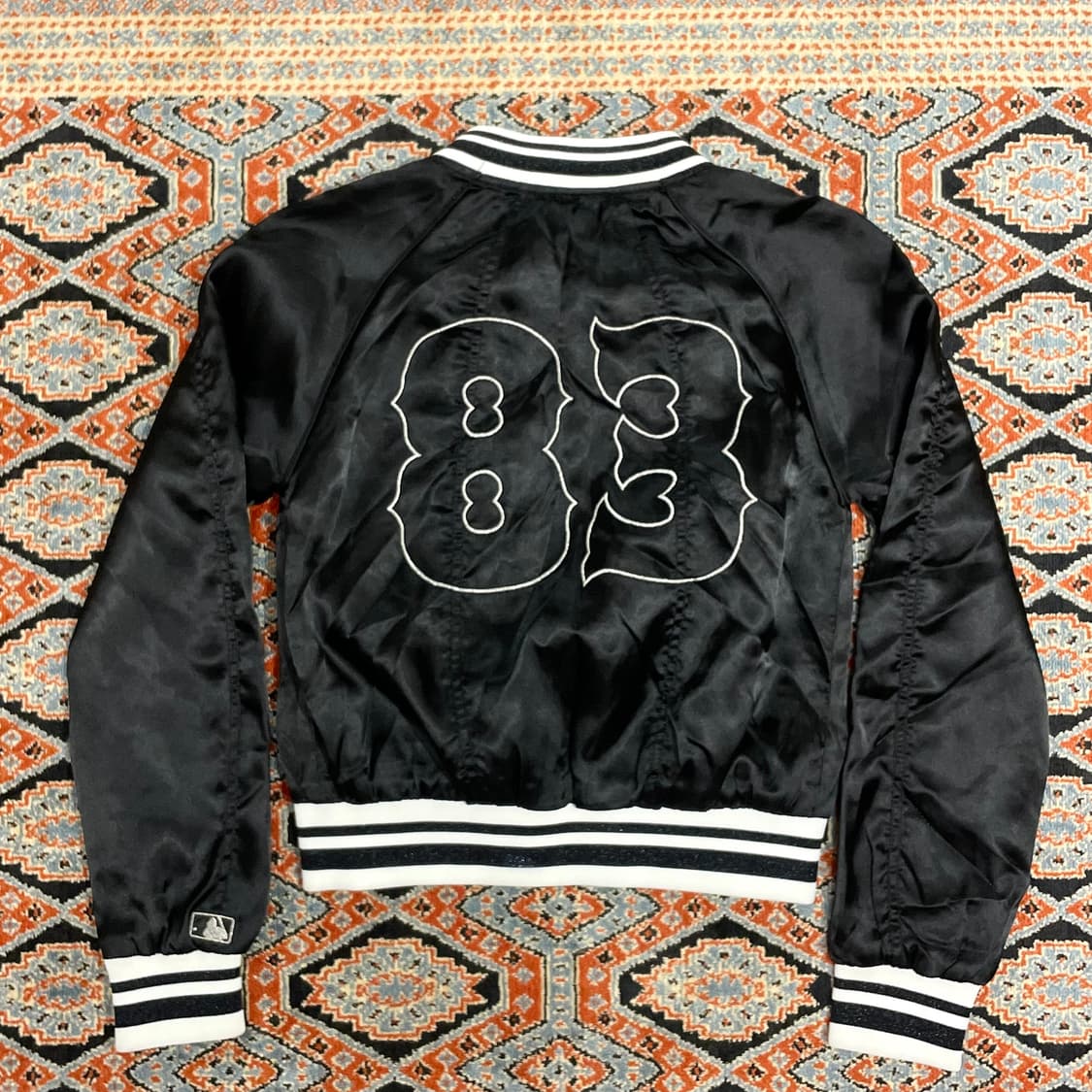 MLB 화이트삭스로고 블랙 새틴 크롭 야구점퍼 여성90  상품이미지6