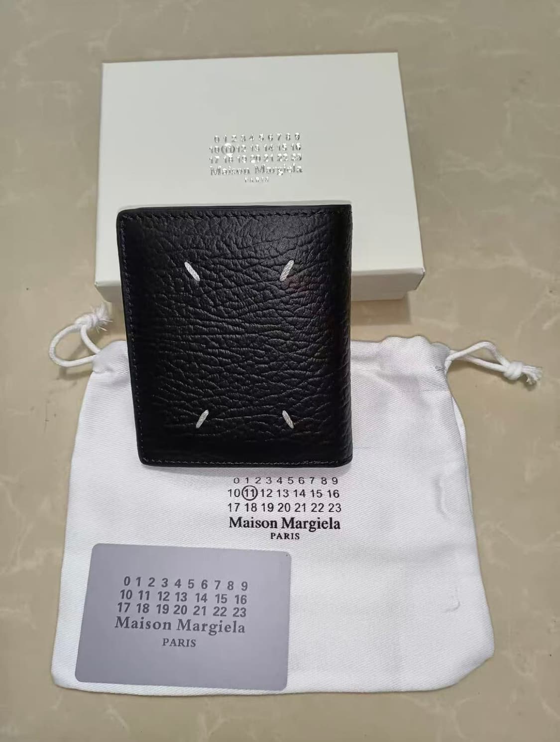 메종 마르지엘라 레더 바이폴드 카드 홀더 블랙 상품이미지1