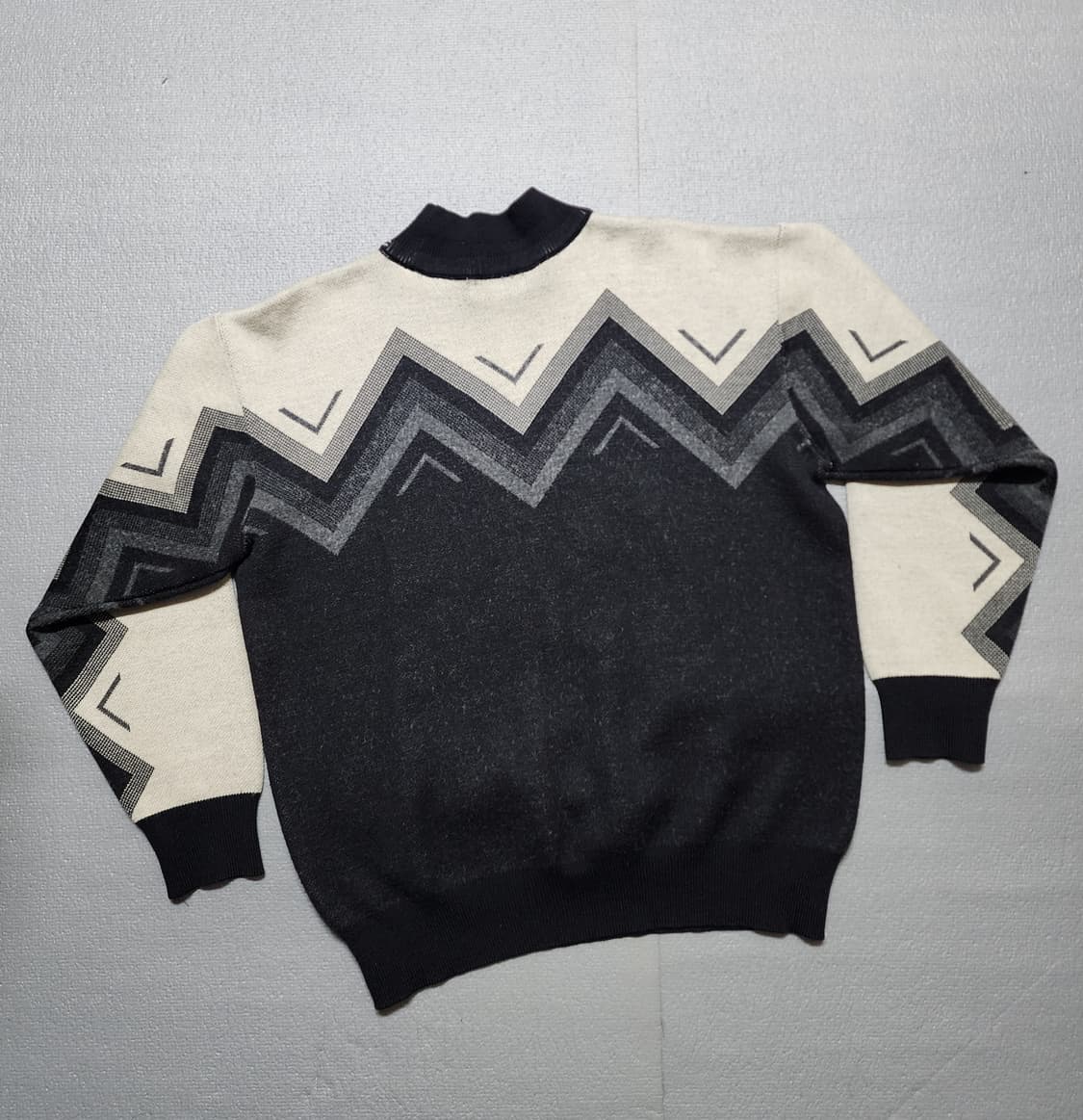 카스텔바쟉 미키마우스 패턴 니트 상품이미지4