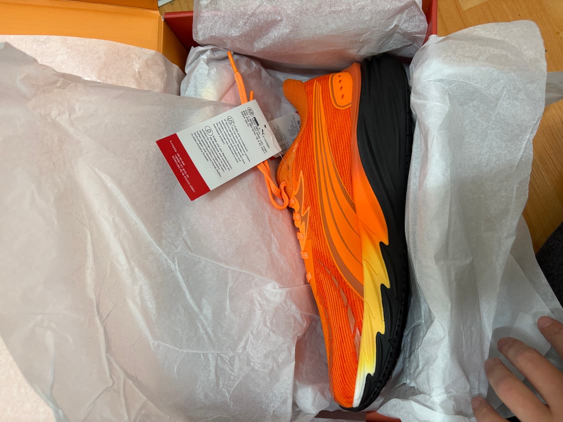 푸마 X 헬로 선라이즈 벨로시티 나이트로 4 상품이미지7