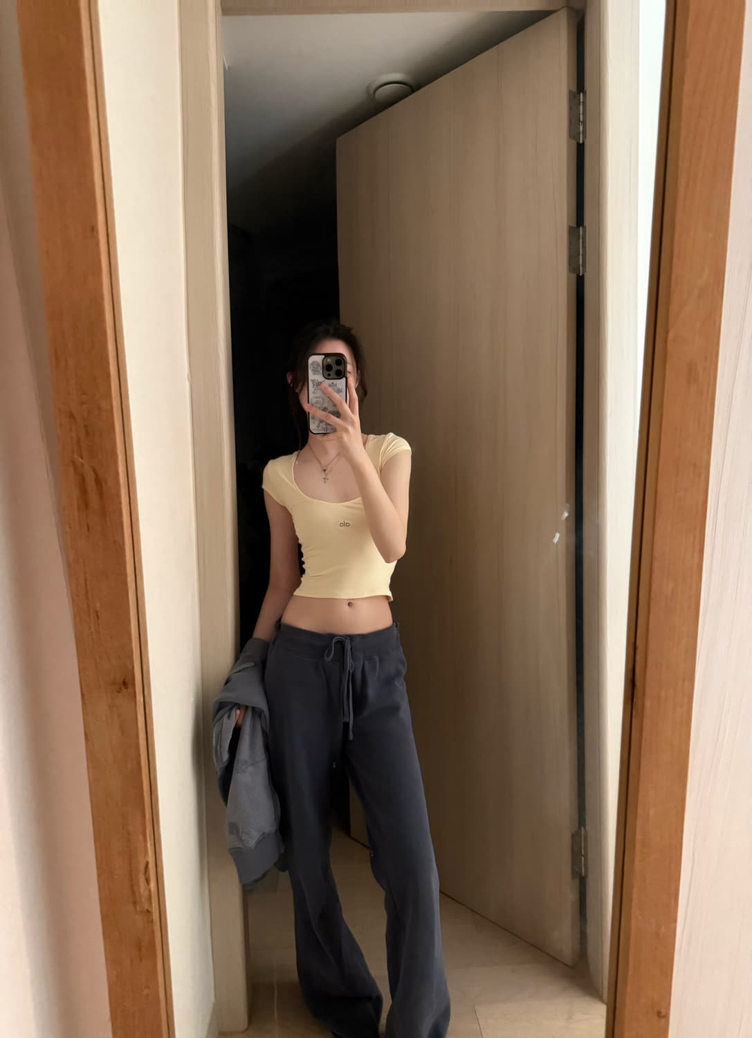 알로요가 alo yoga 옐로우 탑 상품이미지1