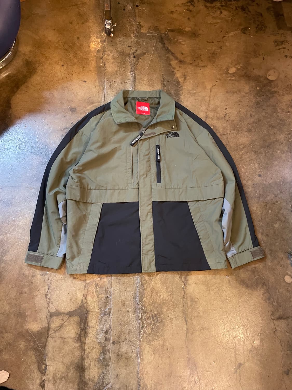 노스페이스 올드스쿨 카키 배색 윈드 자켓  상품이미지1