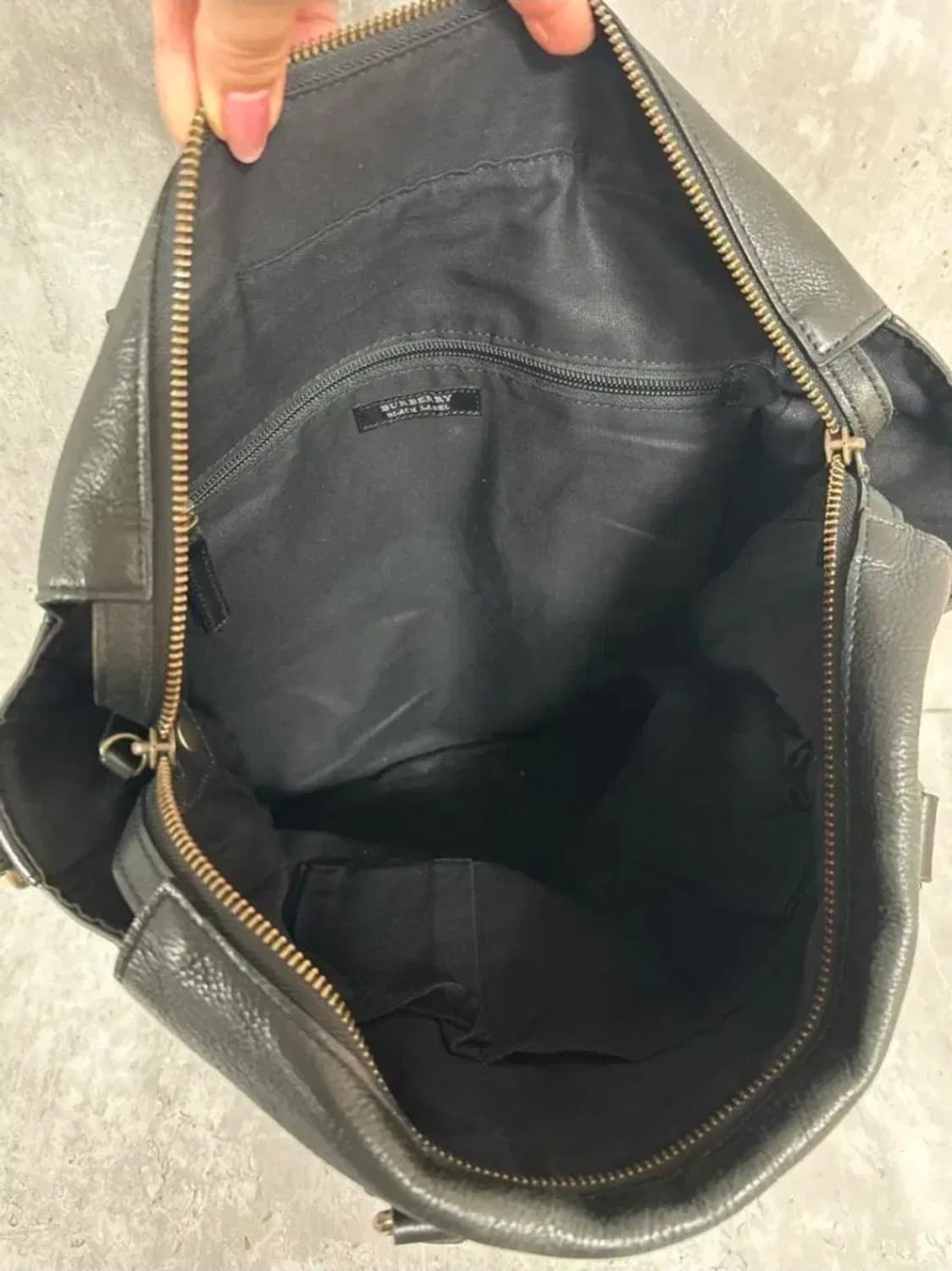 버버리 블랙라벨 소가죽 토트백 상품이미지8