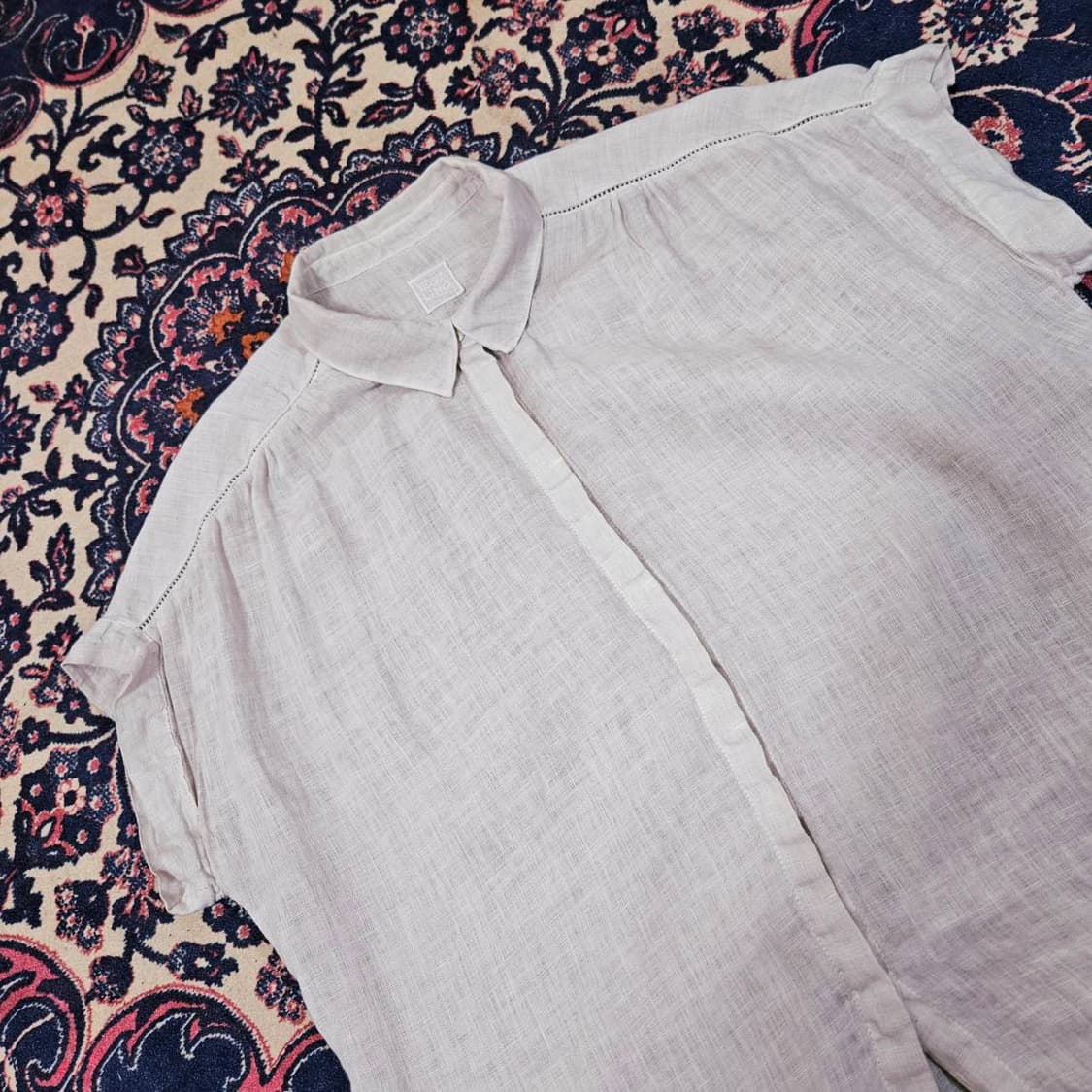 120%리노(120% Lino) in Italy
셔링디테일셔링 블라우스 상품이미지2