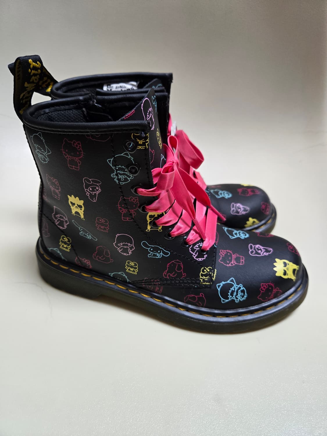 닥터마틴 x 산리오 콜라보 부츠 주니어205 상품이미지4