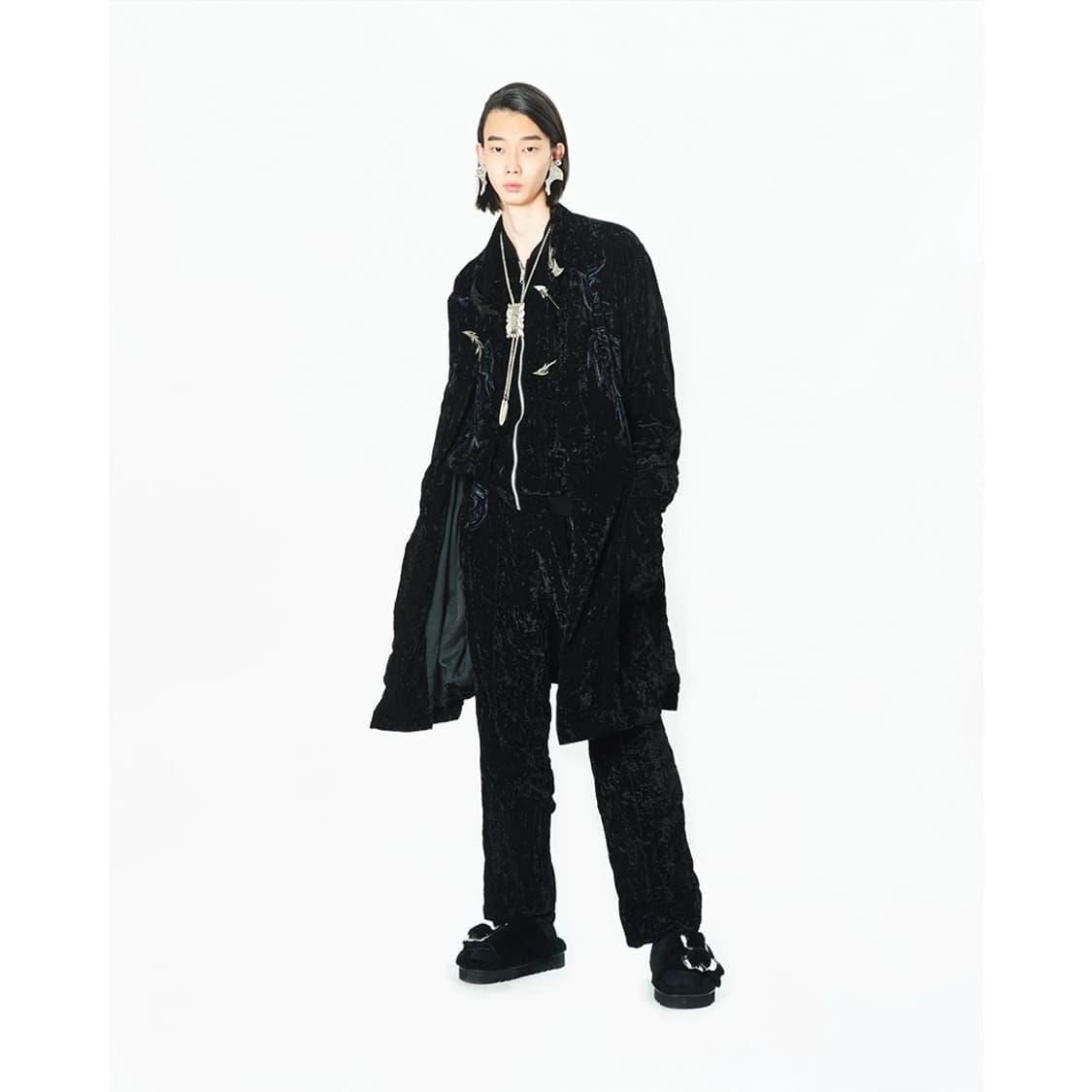 토가 비릴리스 자수 디테일 벨벳 봄버 자켓 상품이미지5