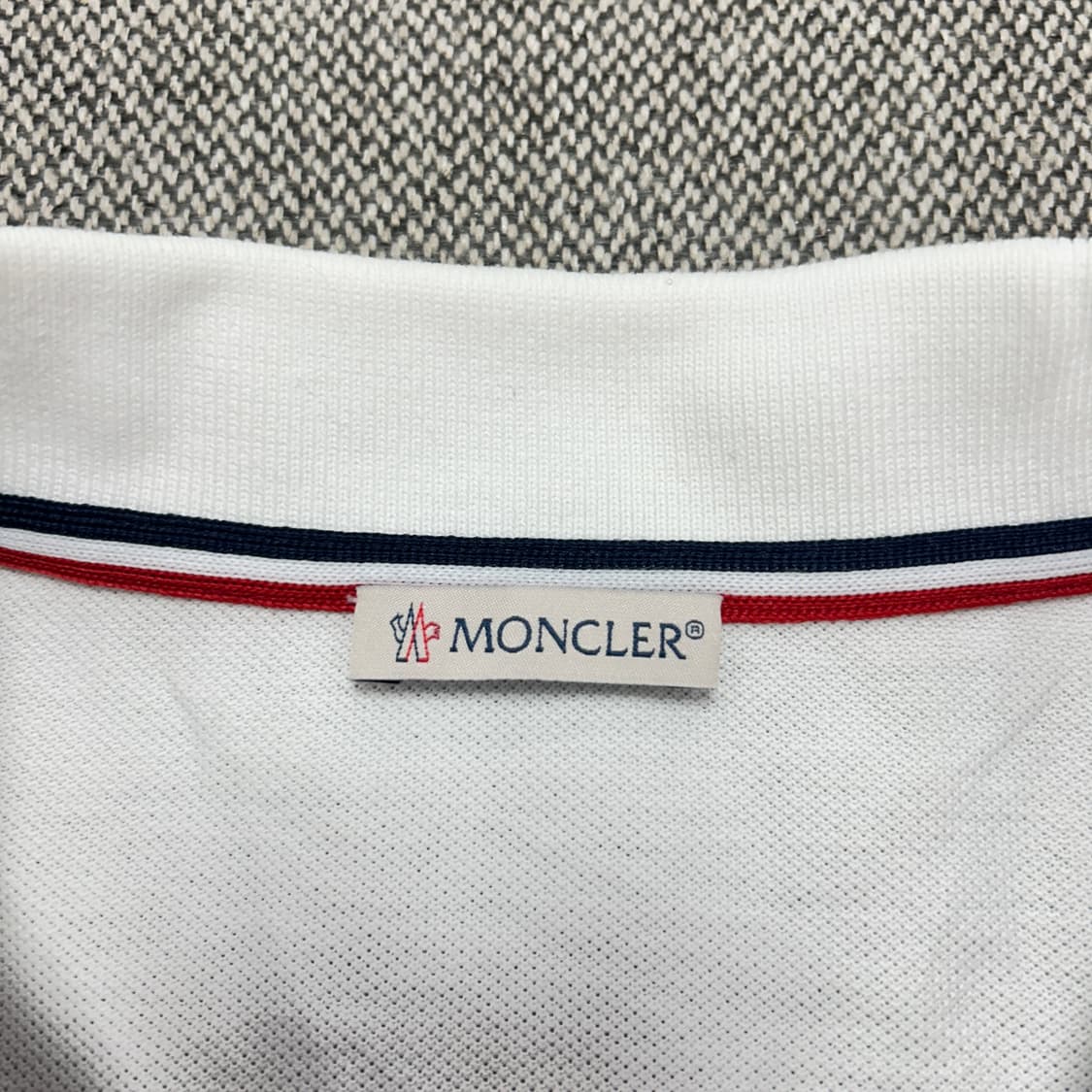 몽클레어 패치로고 화이트 카라티(XL) 상품이미지2