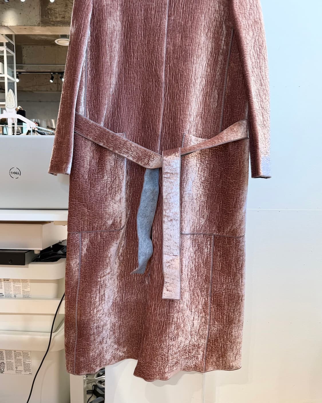 보테가 베네타 핑크 벨벳 벨티드 코트  상품이미지6