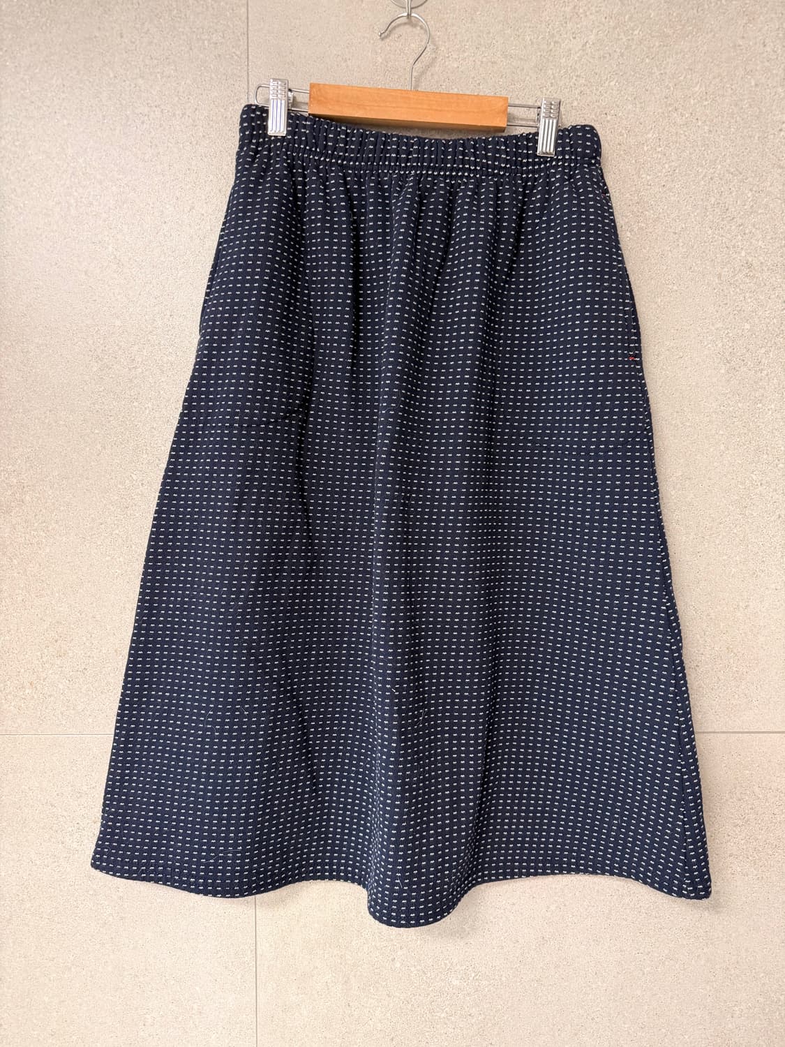 네이비 잔도트 도톰한 스커트 밴딩 상품이미지1