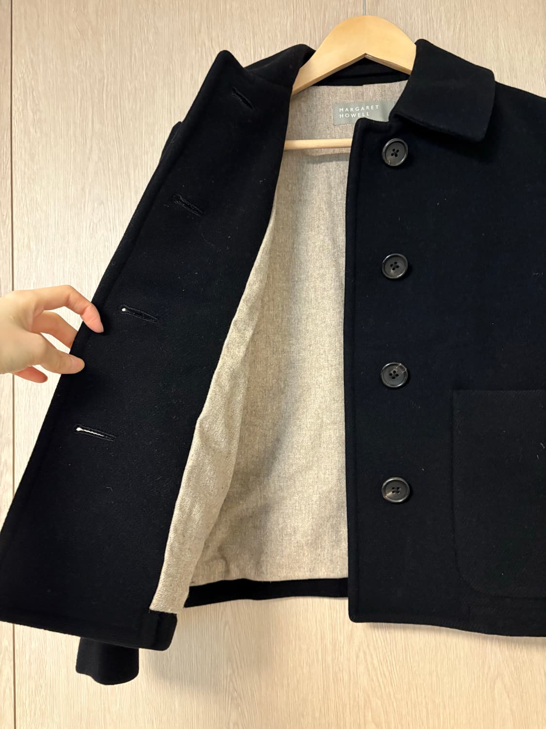 마가렛호웰 블랙 싱글코트  상품이미지4