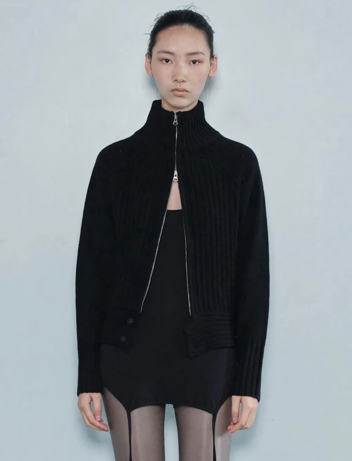 세릭 헴 버튼 니트 집업 블랙 상품이미지1