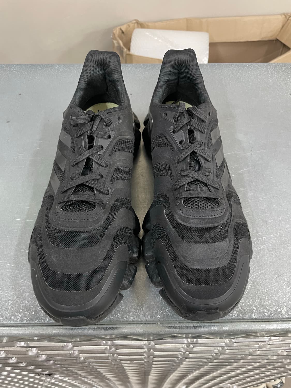 아디다스 x 퍼렐 윌리엄스 클라이마쿨 벤토 블랙 265 상품이미지5