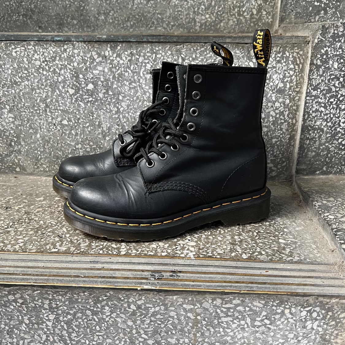 닥터마틴 1460 8홀 부츠 상품이미지2
