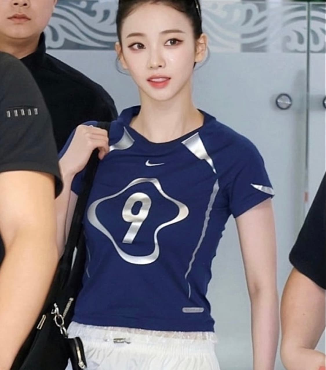 카리나 나이키 반팔 네이비 칠 니트 그래픽 티셔츠 S 상품이미지1