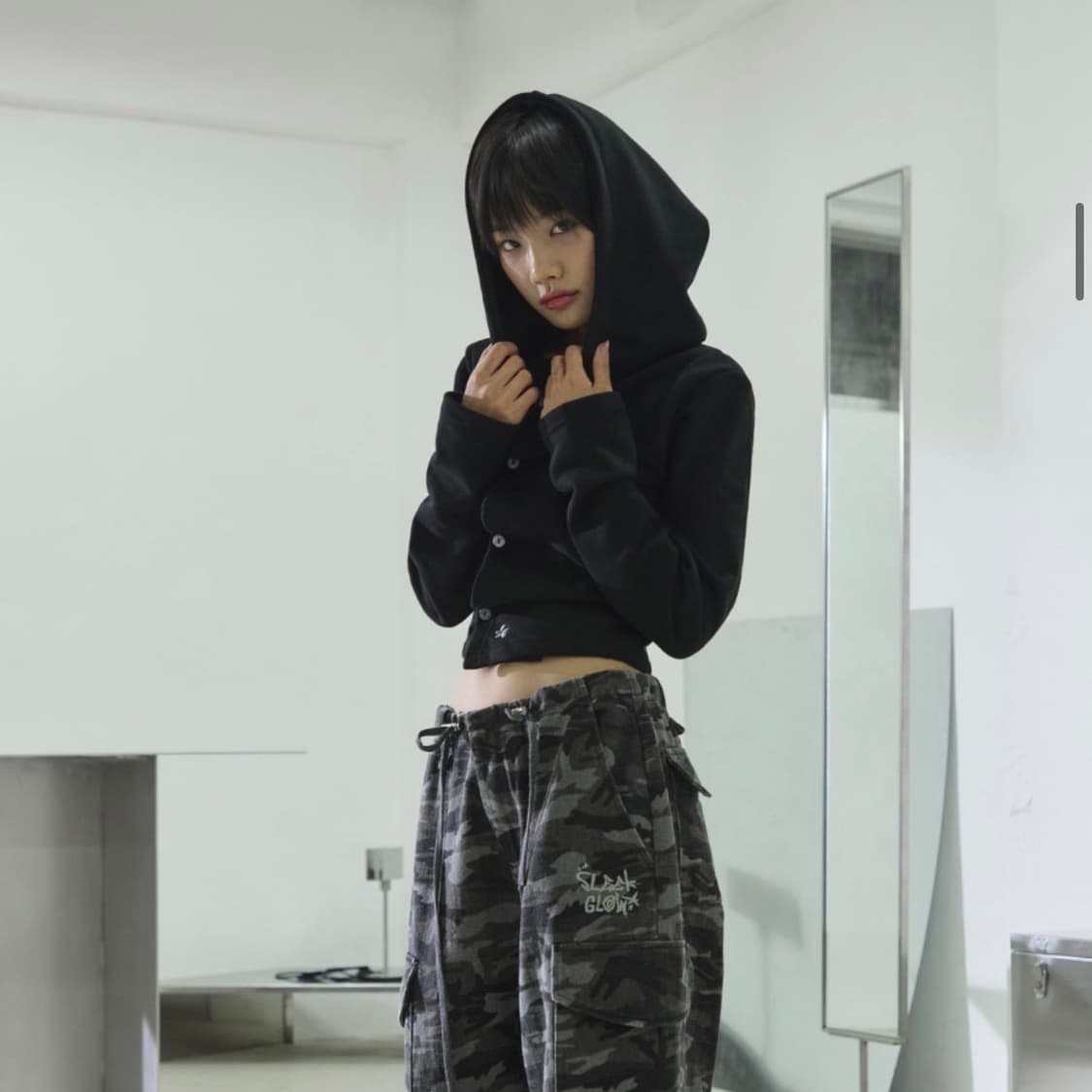 슬릭글로우 버튼 셔링 후드 탑 상품이미지3