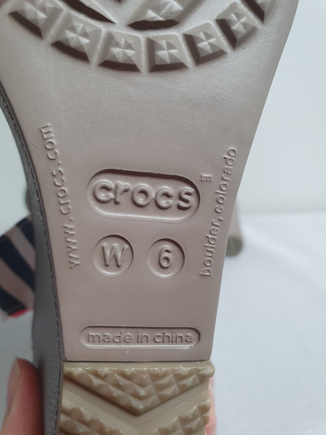 무료배송 230mm 크록스 샌들 레이 그래픽 웨지 스트라이프 상품이미지9