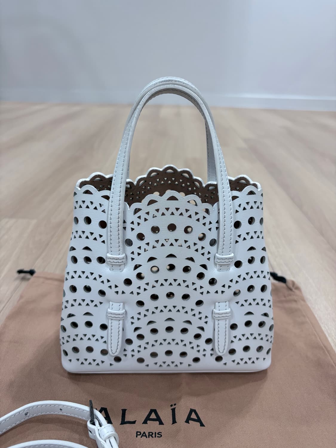 알라이아 미나 16 화이트 상품이미지1