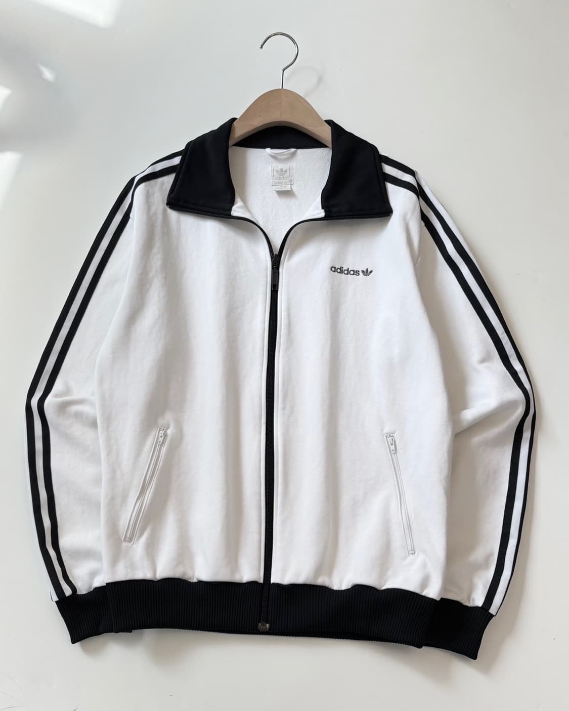 Adidas 아디다스 화이트-블랙 베캔바우어 트랙탑 상품이미지1