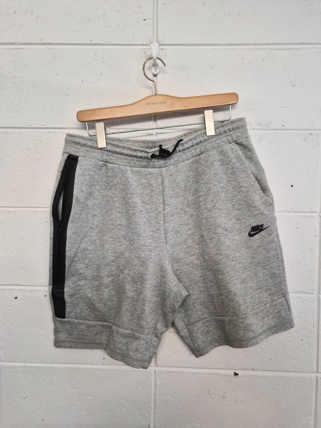 XXL) 나이키 테크 플리스 반바지 그레이 팝니다 상품이미지1