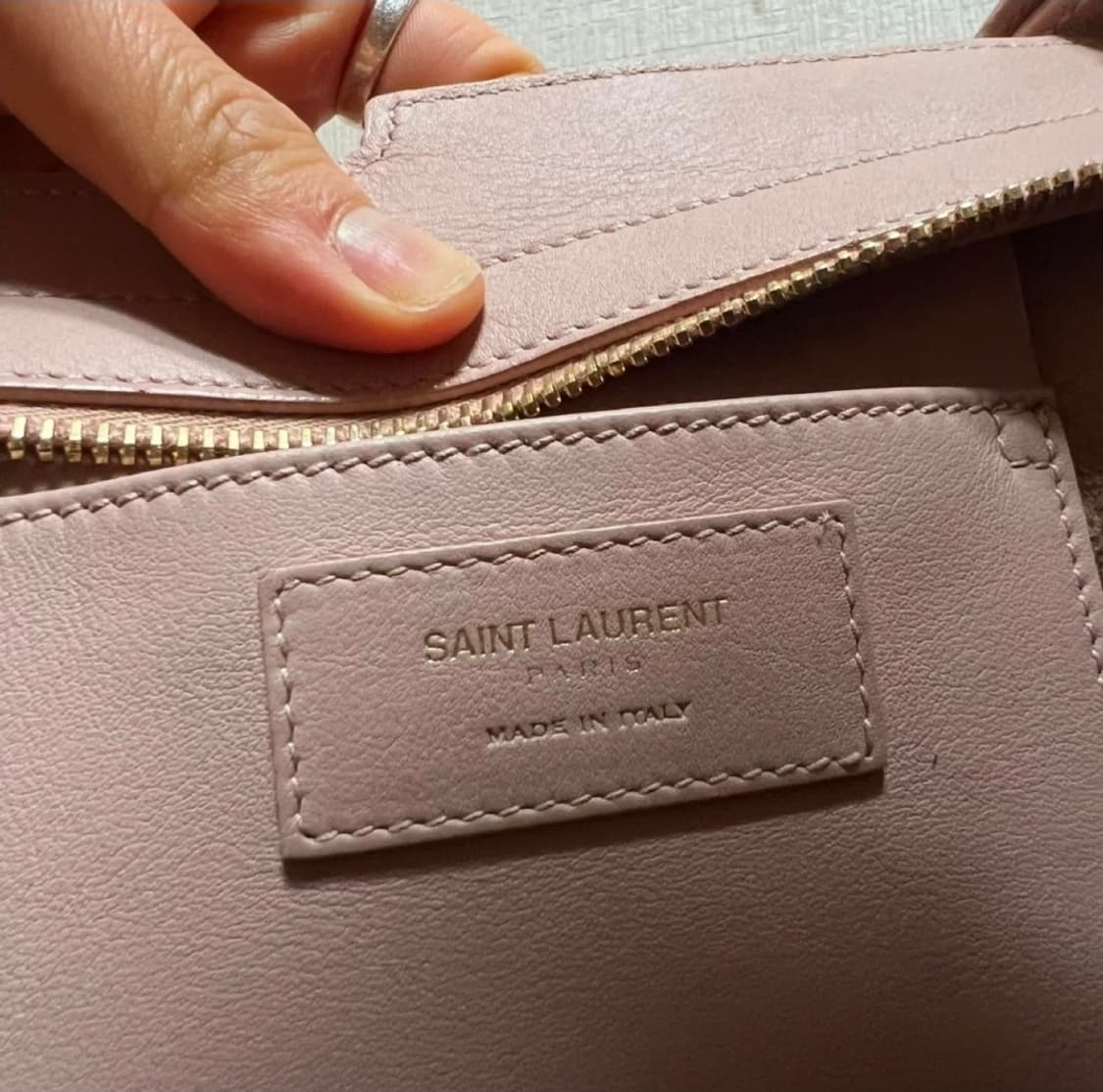 입생로랑 베이비핑크 카바스백 스몰  상품이미지8