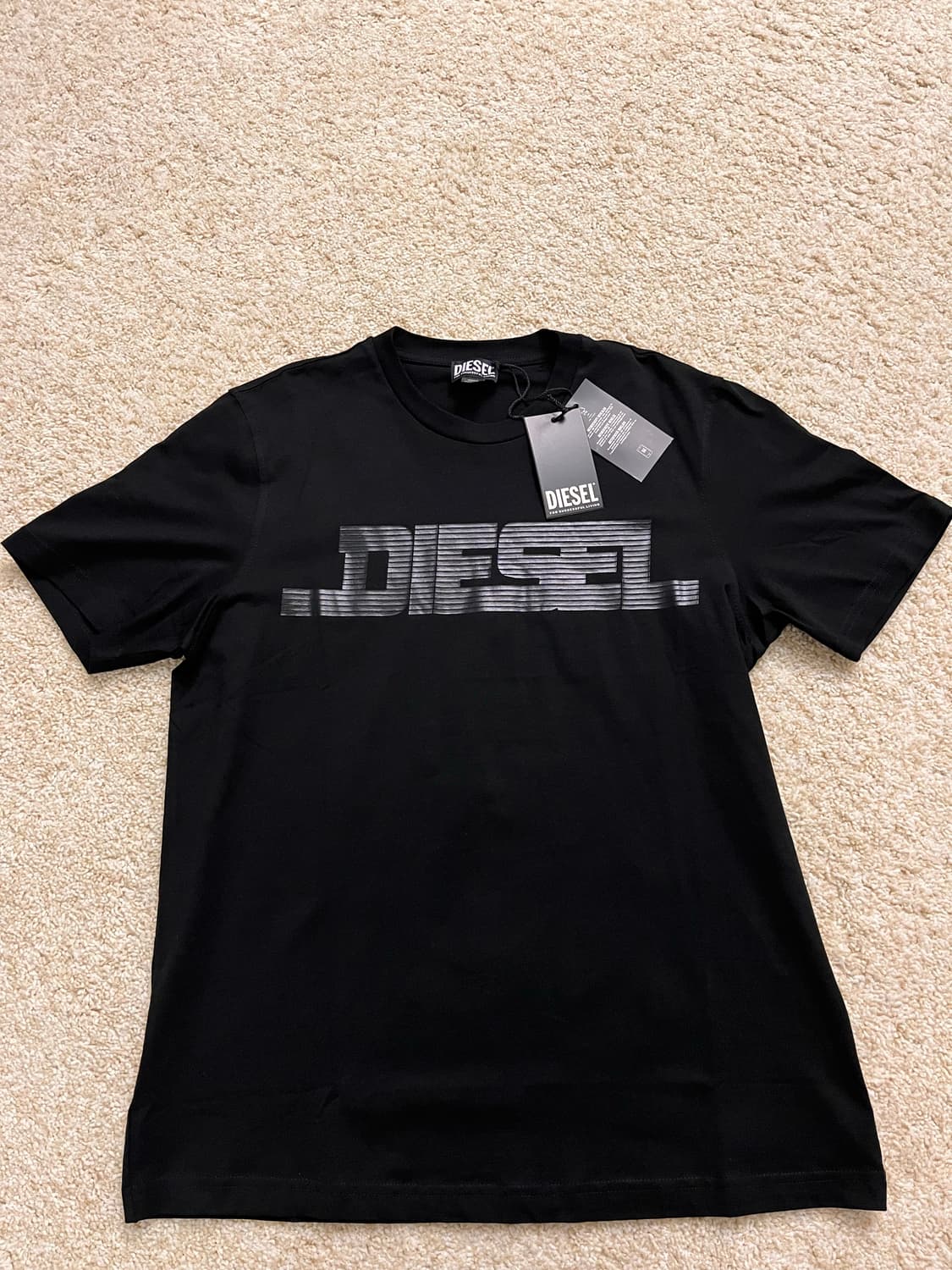 [새상품/정품] 디젤 T-JUST 12-5 유광 로고 반팔티 블랙 M 상품이미지3