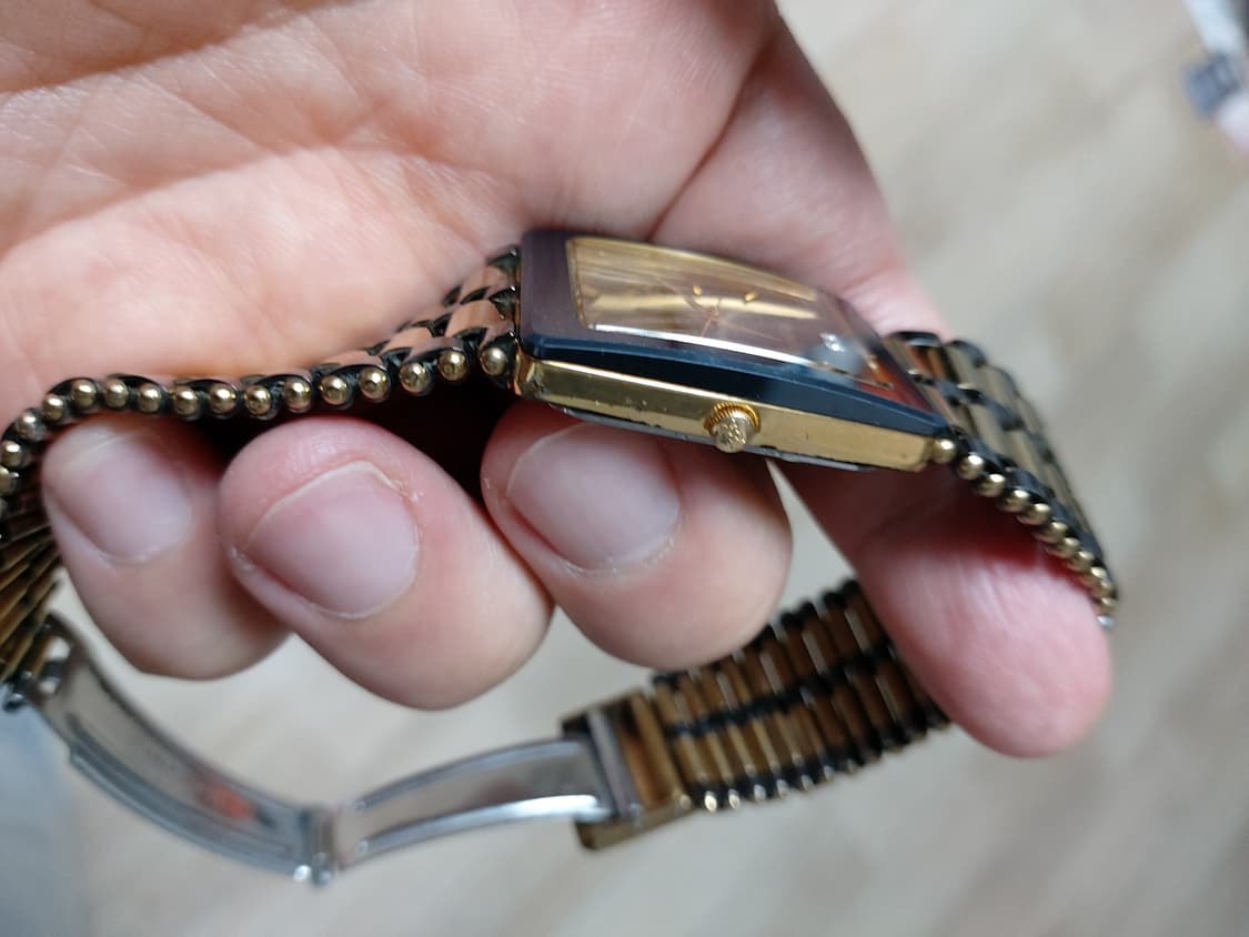 클래식한 디자인의 Rogadis 실버 사각 금장 시계 18k용두 상품이미지2