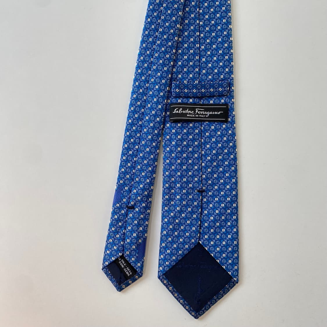 새상품급 페레가모(Ferragamo) 모노그램 명품 정품 넥타이7.8cm 상품이미지3