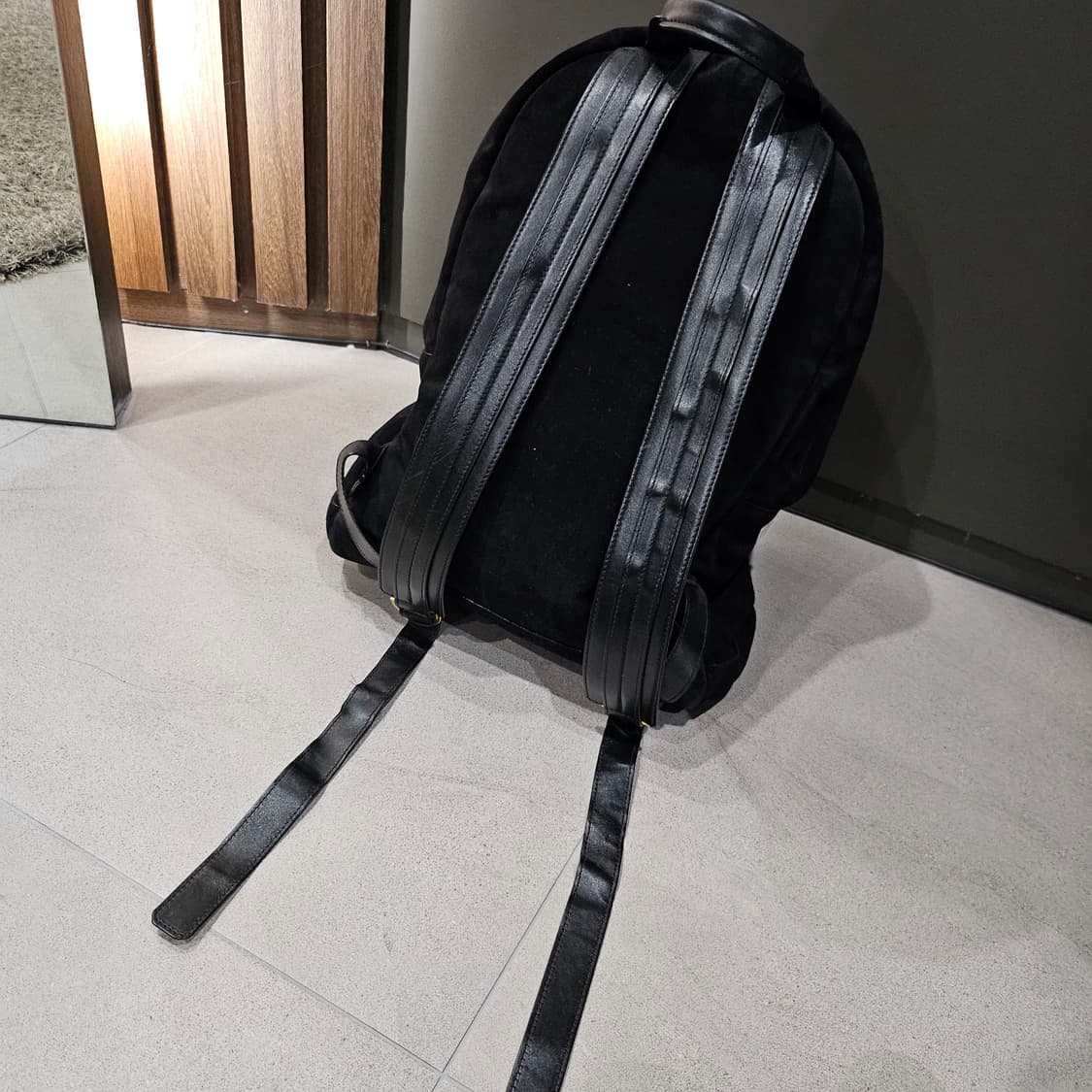 톰포드 스웨이드 블랙 스웨이드 버클 백팩 상품이미지5
