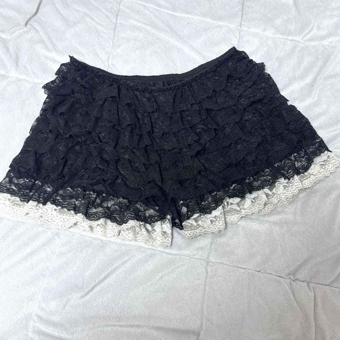 세실맥비깔 블랙 화이트 레이스 큐롯 리즈리사  상품이미지1