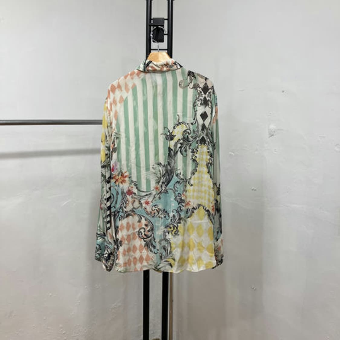 발망(Balmain) 럭셔리 실크 블렌드 드로우 그래픽 프린팅 블라우스 상품이미지3