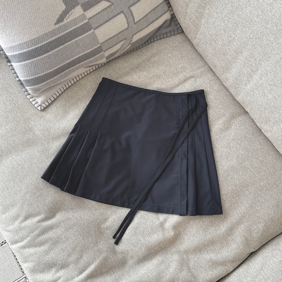 아그넬 플리츠 랩 스커트 그레이 S  상품이미지4